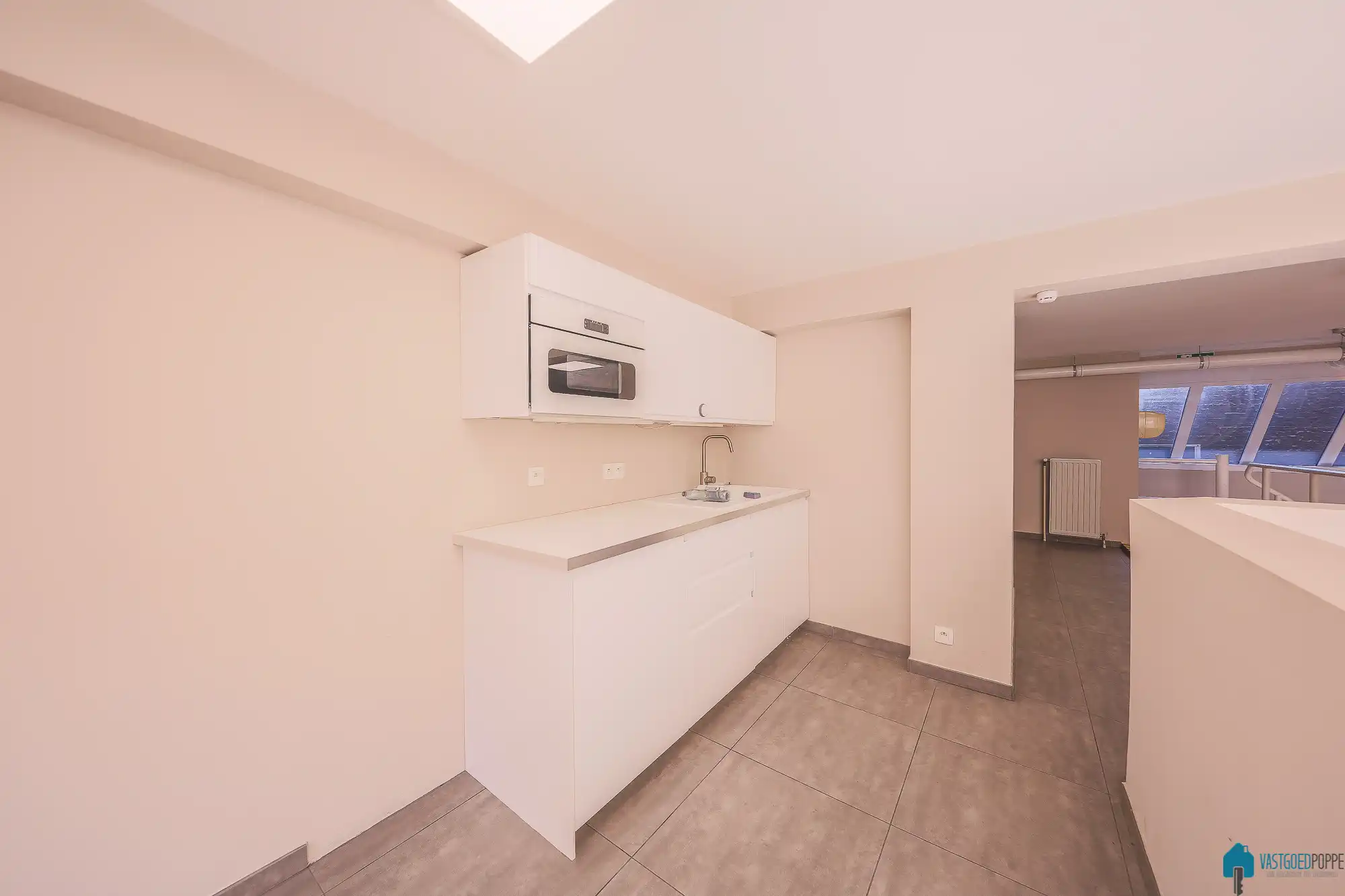 Handelsruimte op een toplocatie aan het St-Pieters station foto 12