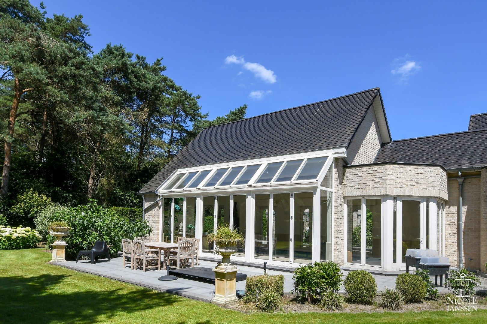 Exclusieve en ruim ingedeelde villa foto 9