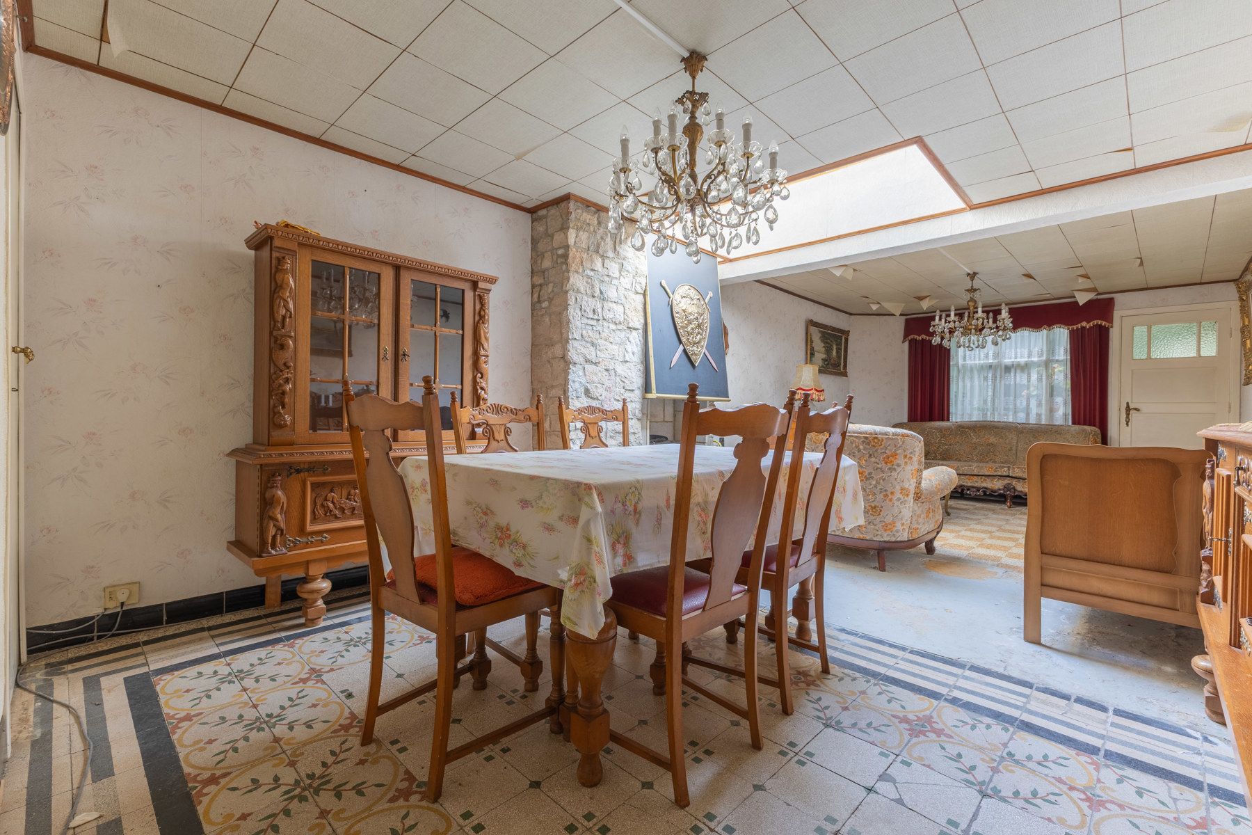 Te renoveren woning met tuin en garage foto 4