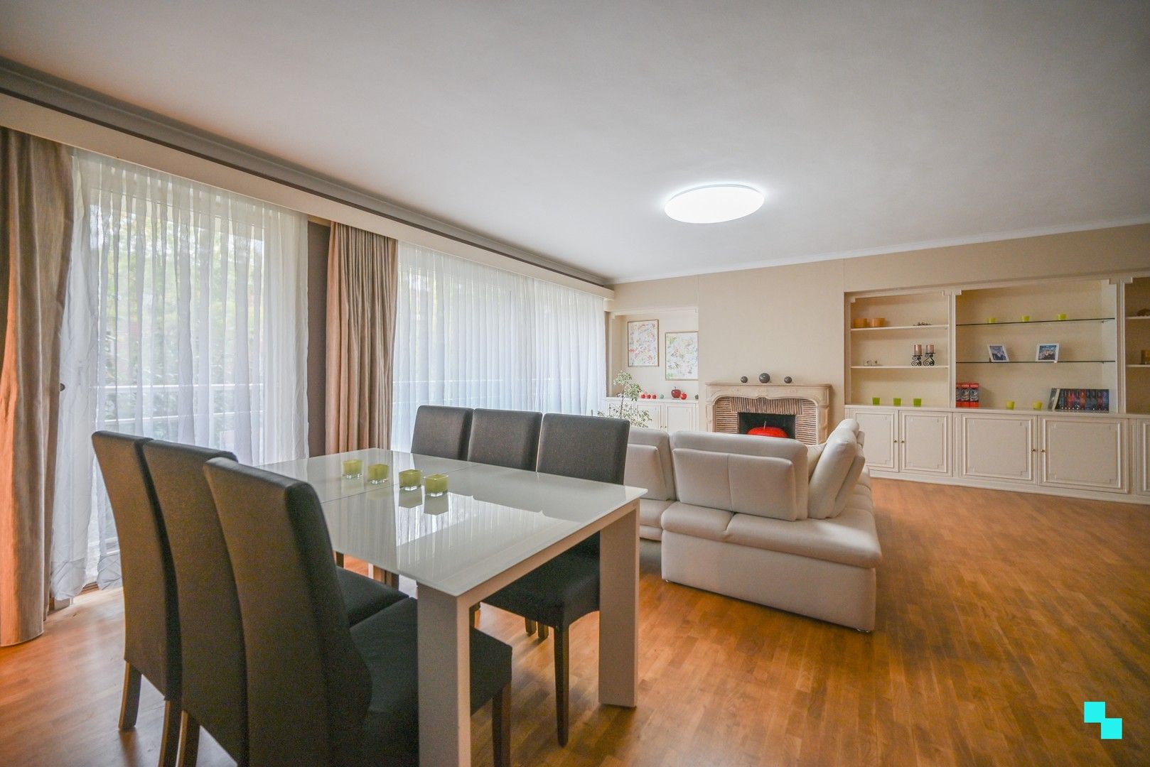 Ruim en praktisch appartement in residentiële laan in Kortrijk! foto 9