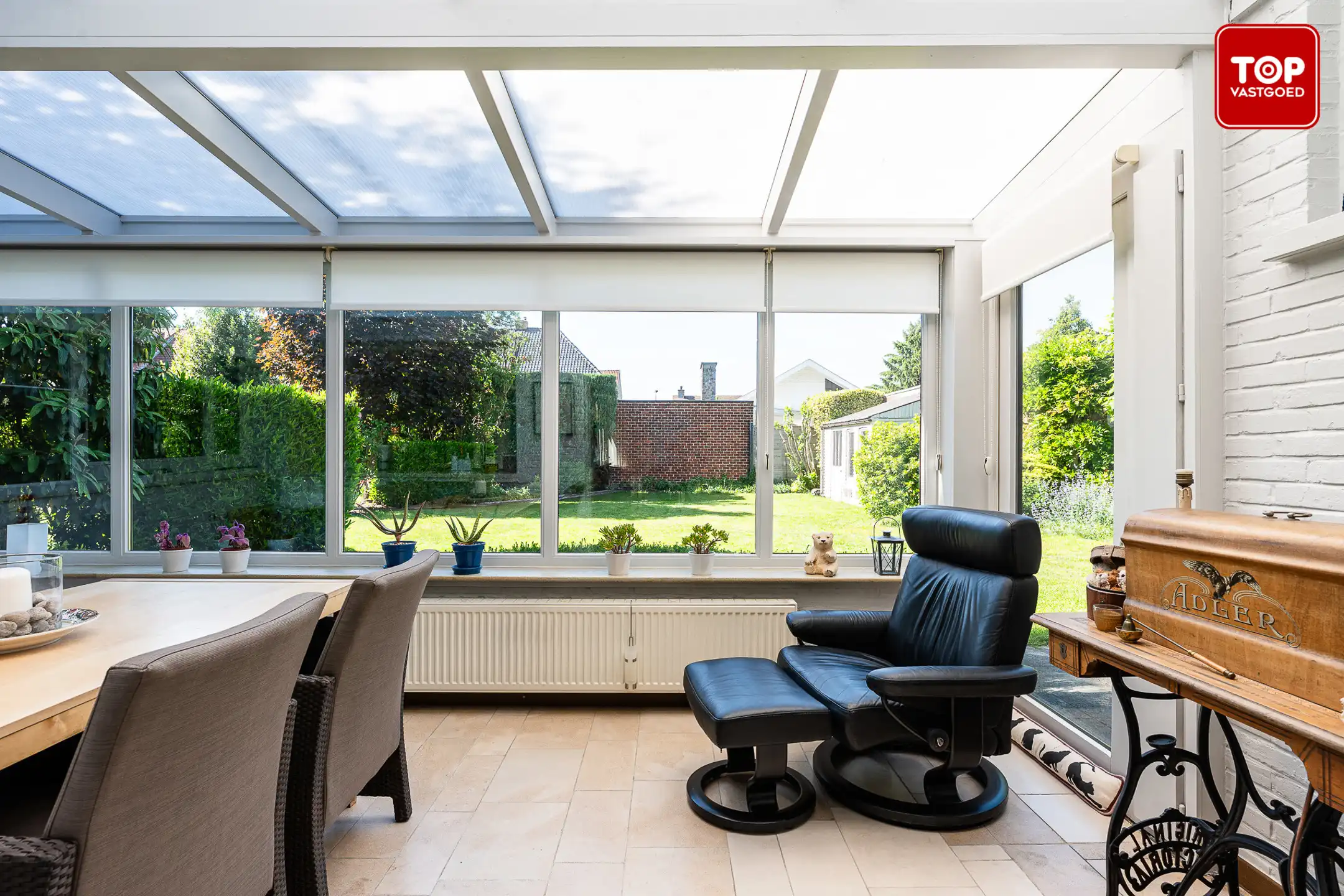 Architecturale woning met unieke split-level indeling met naastgelegen stuk grond. (totaal 997m²) foto 13