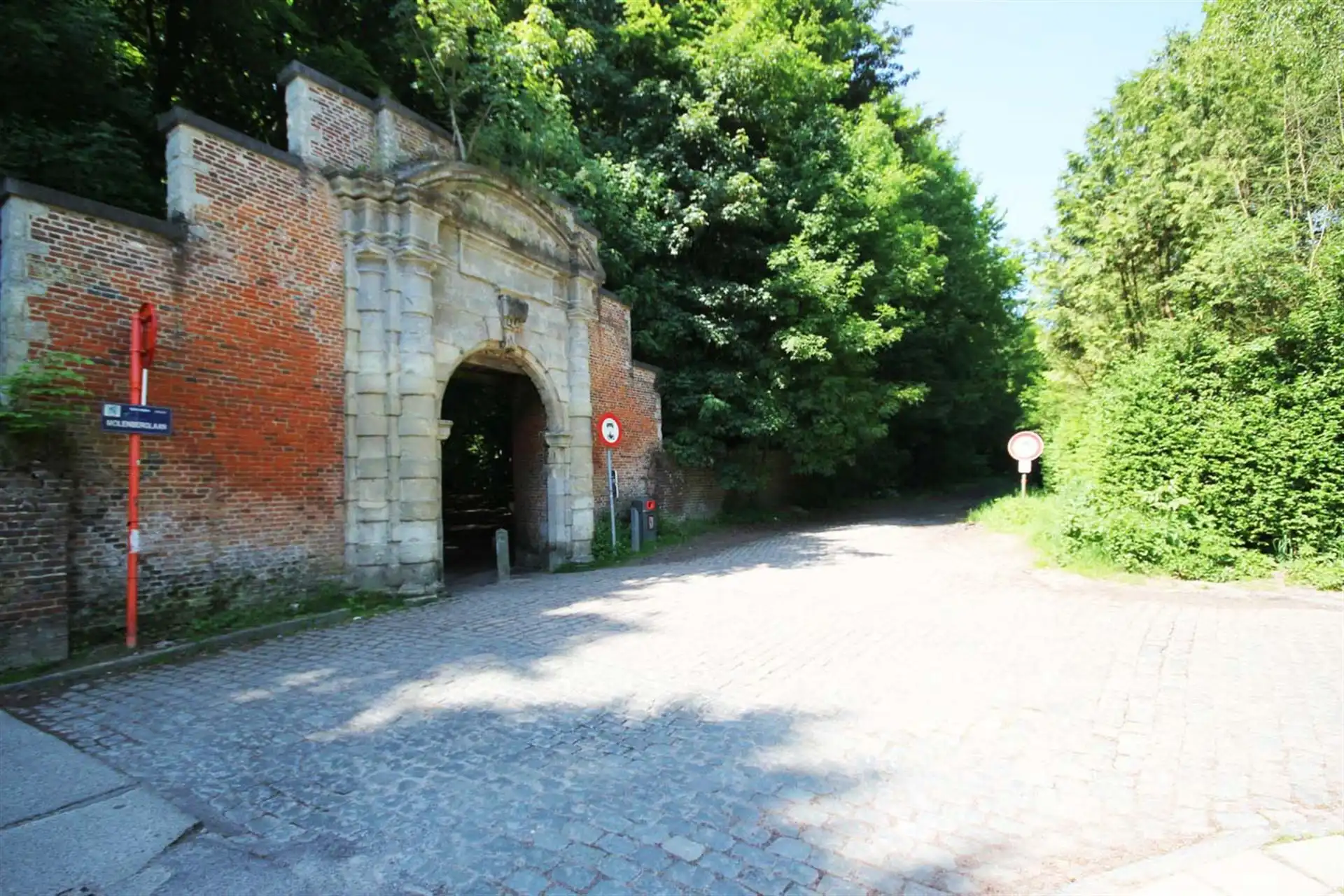 Residentieel gelegen villa foto 29