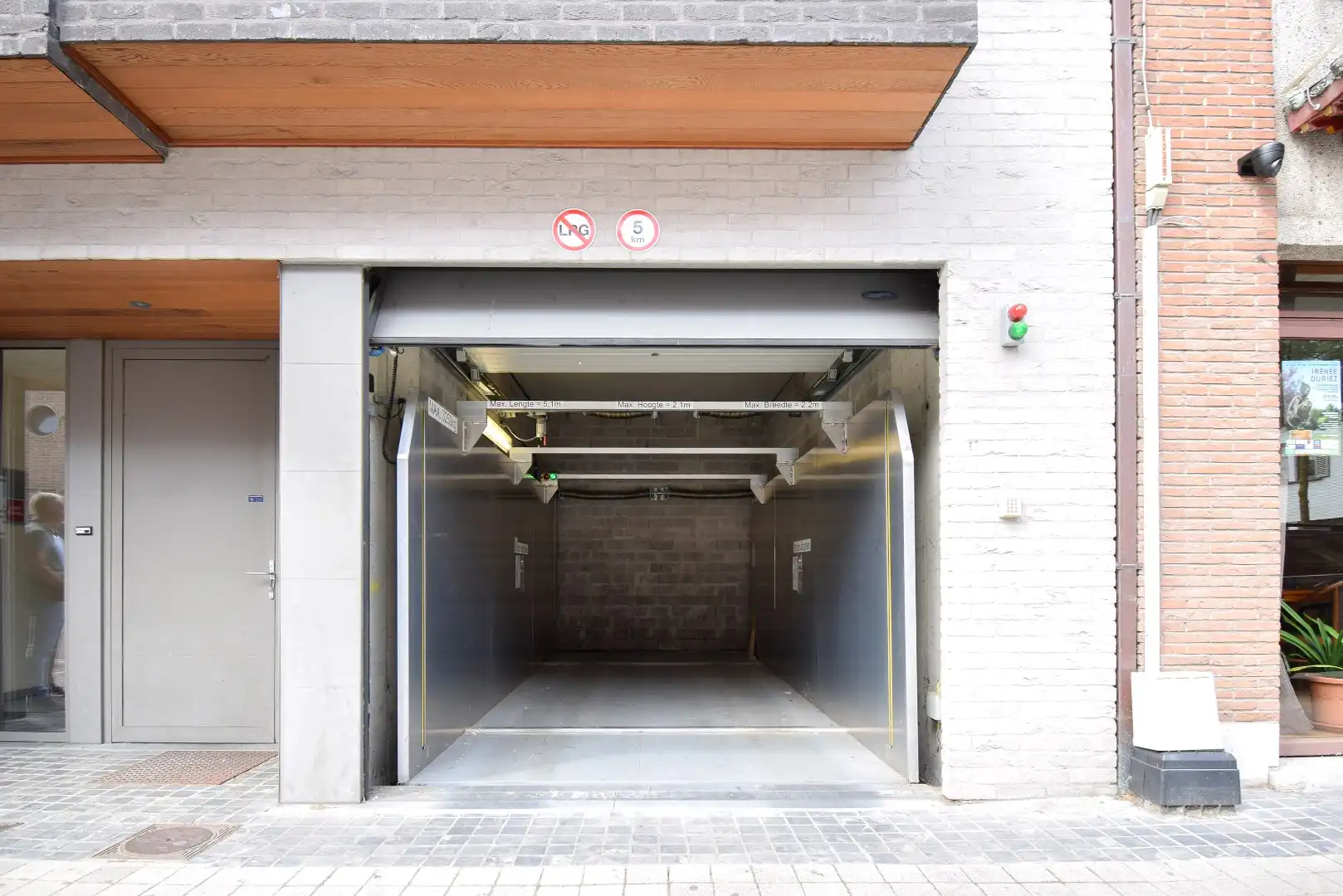 Ruime garagebox in centrum Gistel foto 5