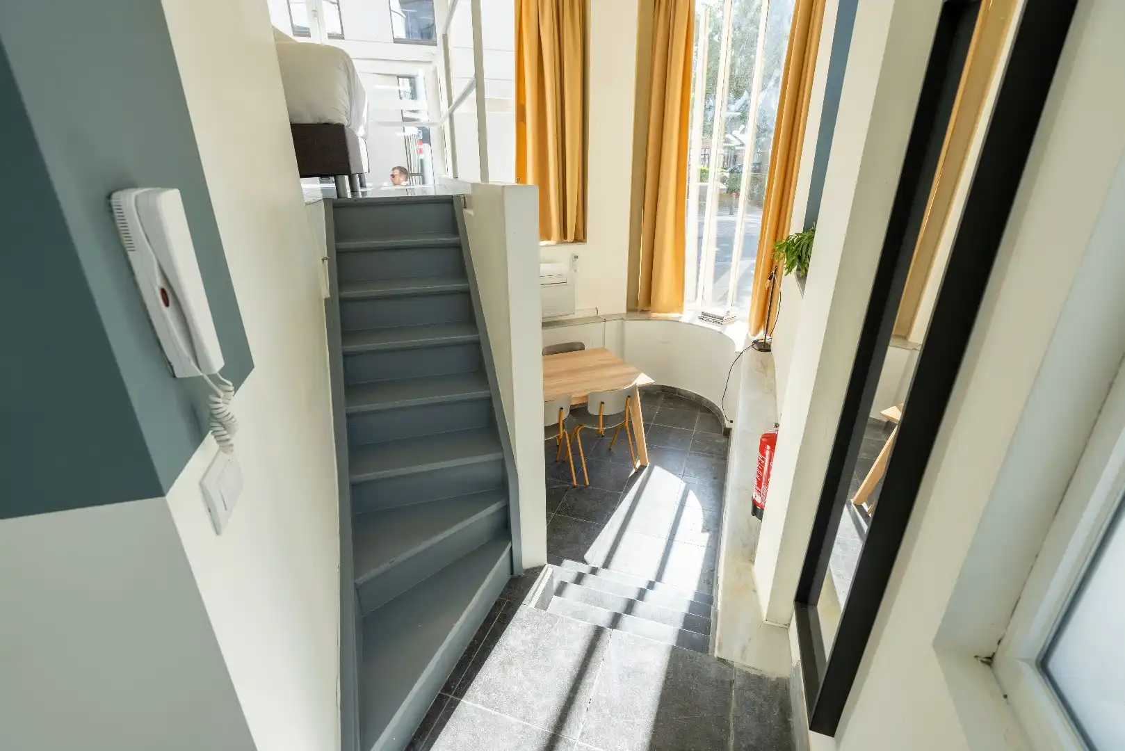 Iconisch hoekgebouw met zorgeloos rendement foto 6