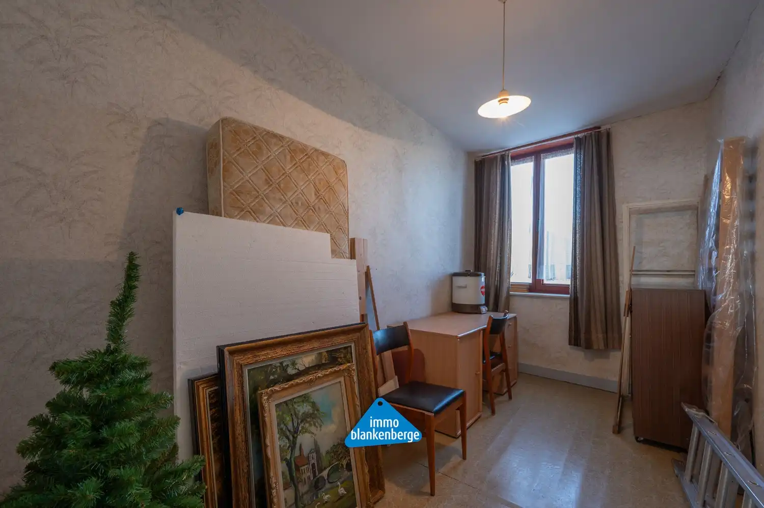 Grote gezinswoning met tuin en 7 slaapkamers nabij centrum en zee foto 27