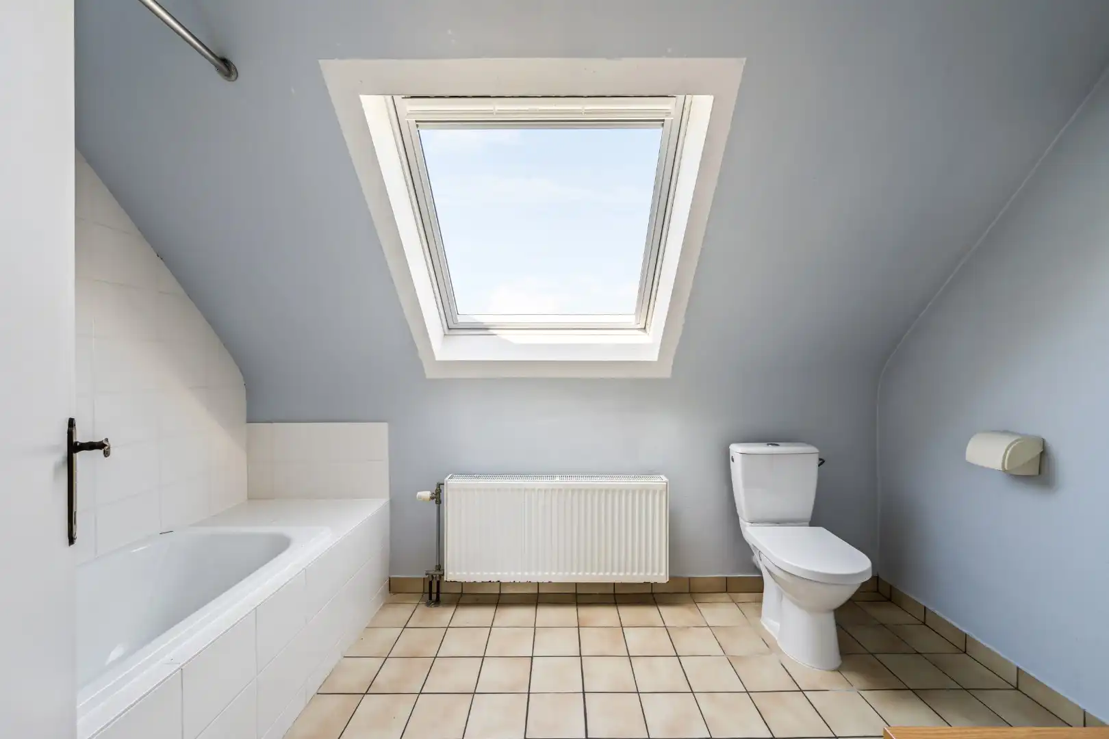 Instapklare open woning met 3 slaapkamers, garage, carport en tuin in Roeselare foto 14