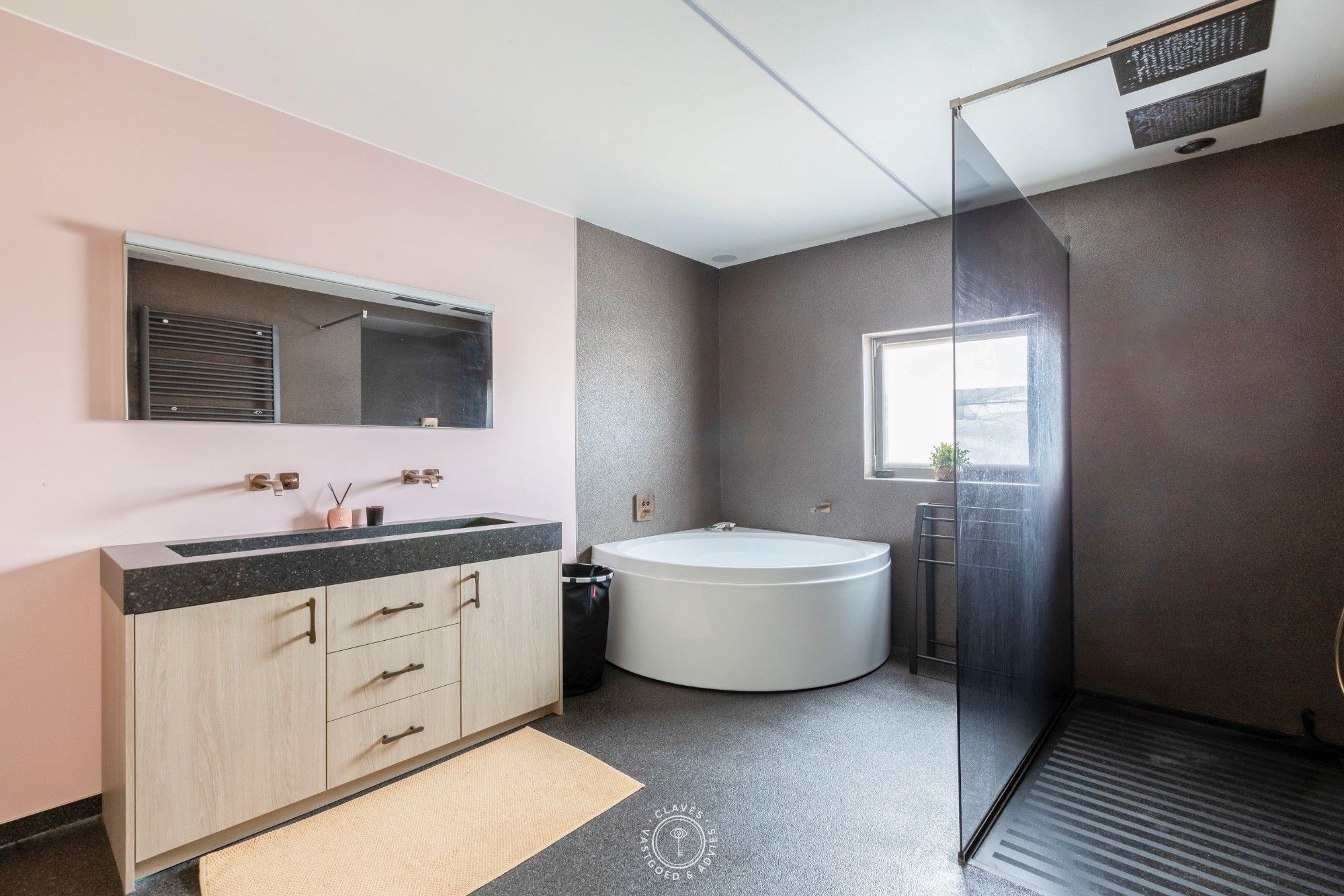 Instapklare woning en ruime tuin in het hart van Vrasene foto 18