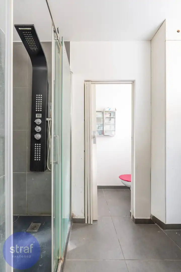 Te renoveren woning met 4 slaapkamers foto 10