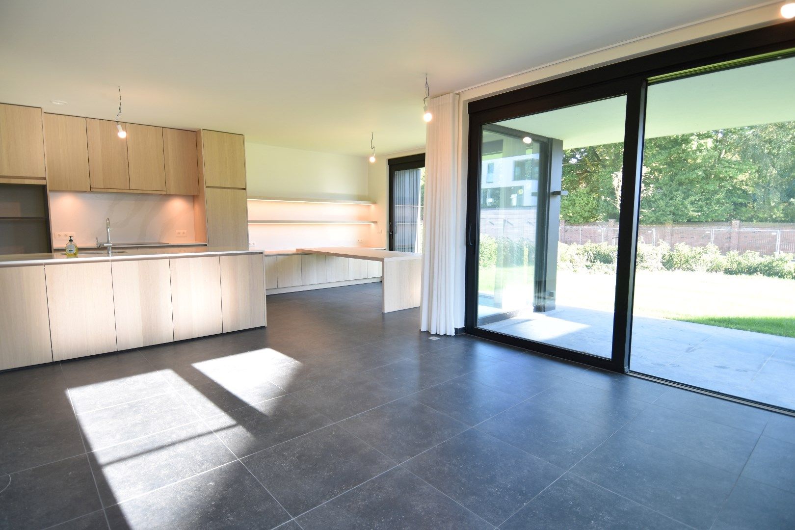 Luxe gelijkvloers appartement met tuin, garage en 2 slaapkamers te Vichte foto 4