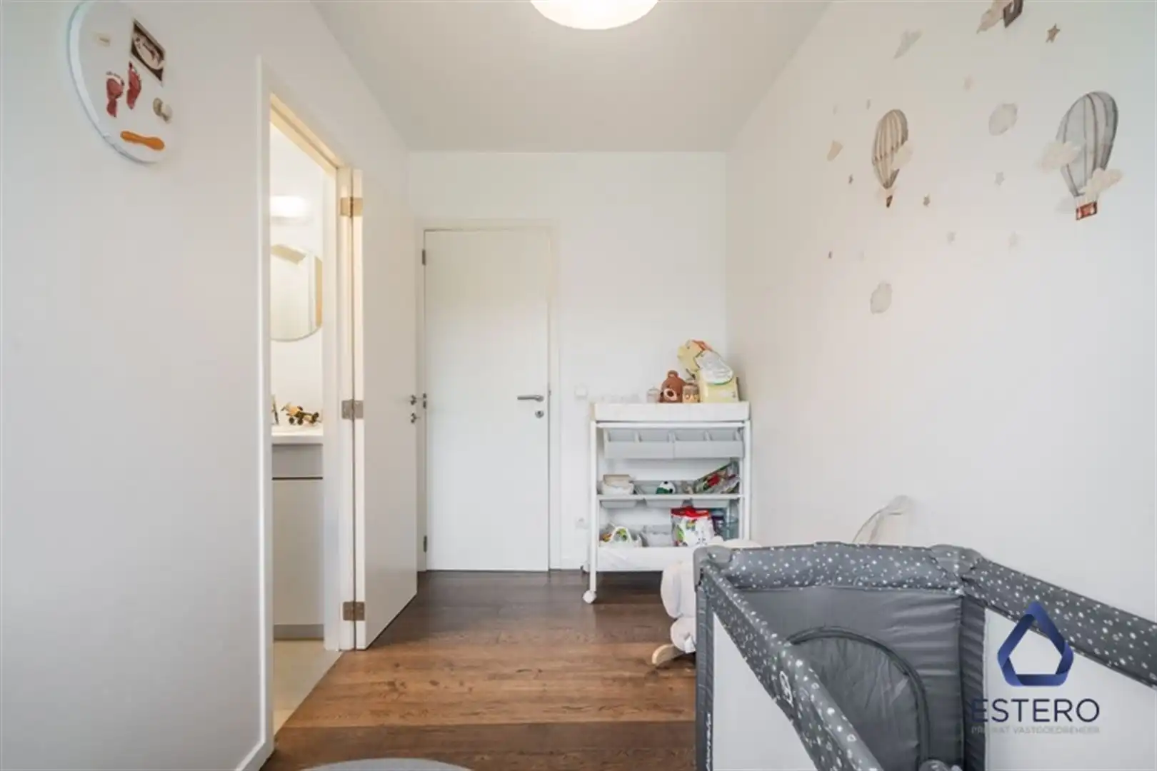 Ruim en lichtrijk appartement met 3 slaapkamers en terras foto 12