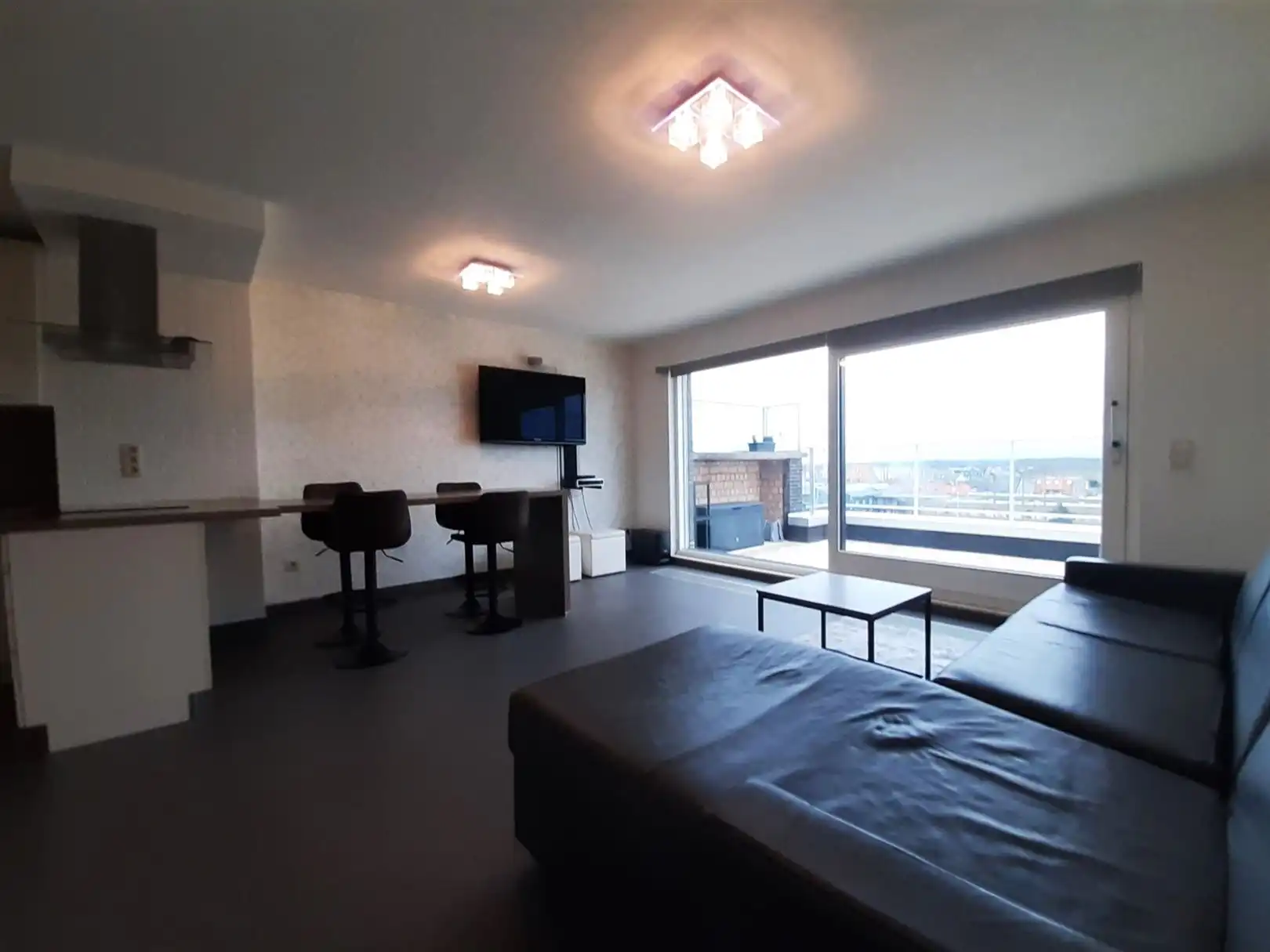 Gemeubeld 1-slaapkamerappartement met zonnig terras foto 5