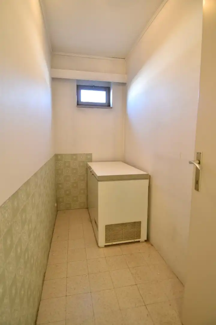 Gelijkvloerse woning met 3 slaapkamers en 2 garages te koop op een perceel van 1087 m² in Wevelgem foto 11