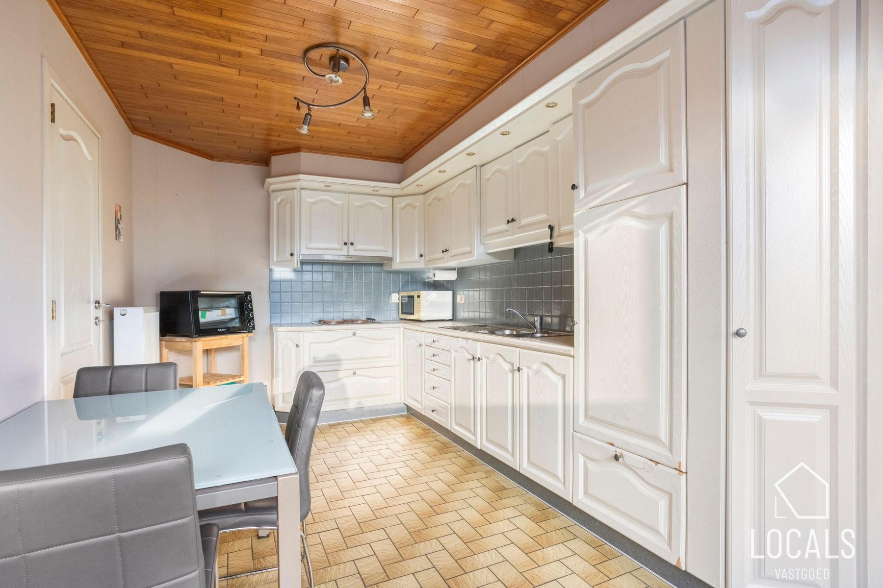 Licht op te frissen halfopen woning met veel potentieel  foto 5