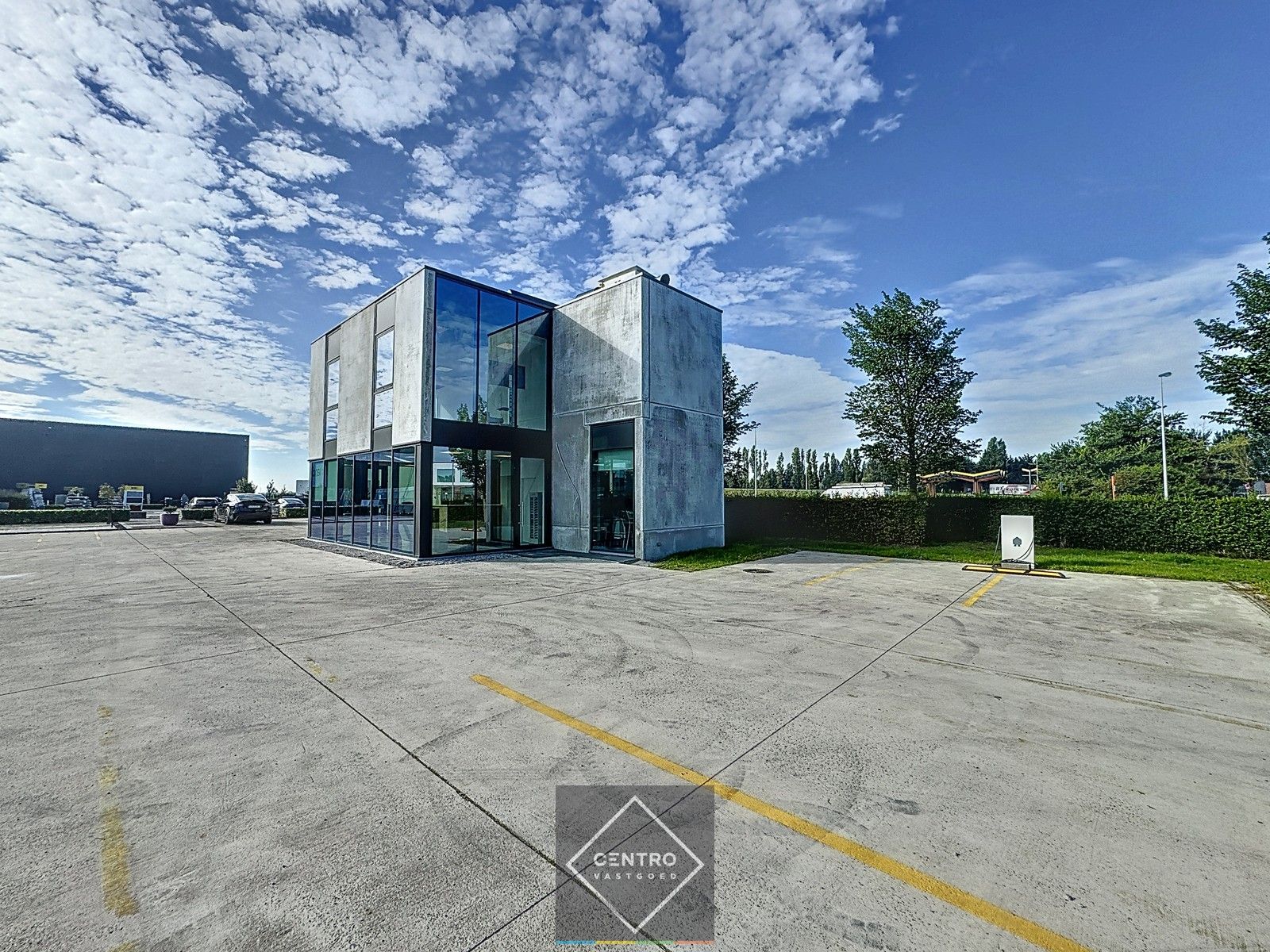 Splinternieuwe (° 2023) PLUG & PLAY kantoorruimte (38m²) met alle randaccommodatie te Oostende (naast de afrit "Zandvoorde". foto 10