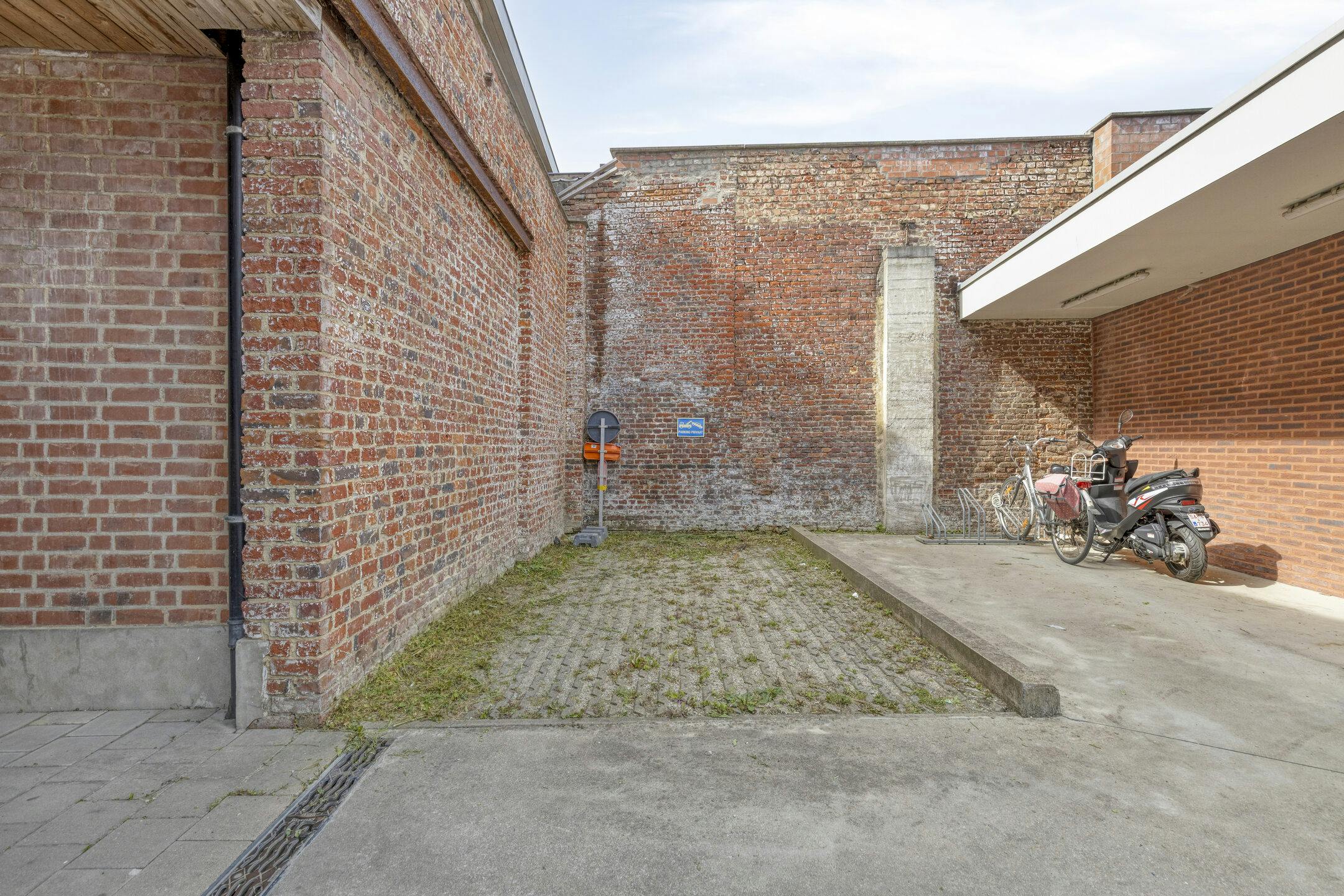 Instapklare woning met 4 slaapkamers in het centrum van Roeselare! foto 17