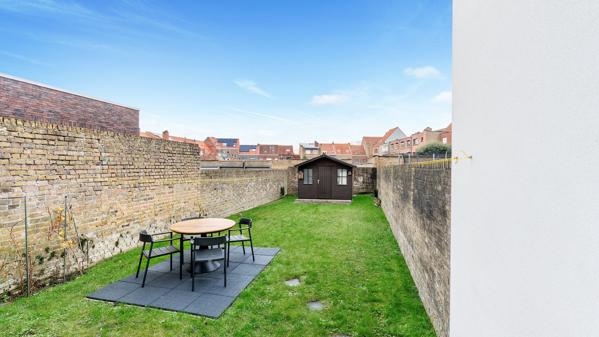 Centraal gelegen appartement met grote tuin te Heist foto 2