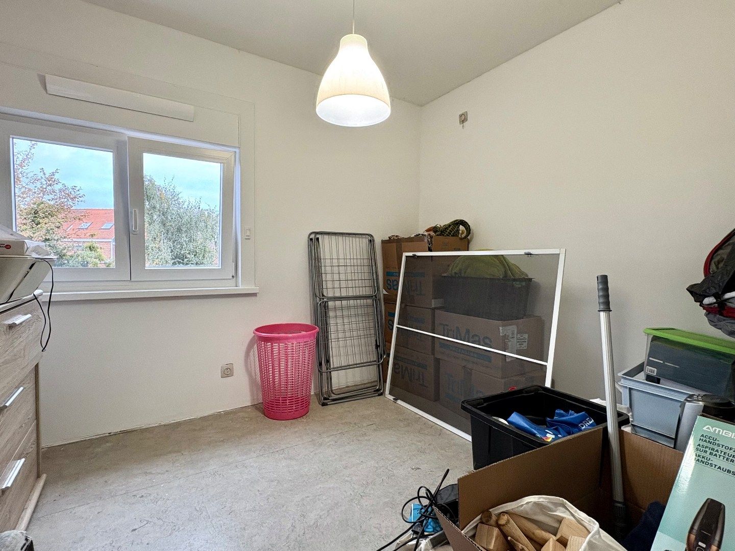 Stevige woning te koop met betonstructuur in Kuurne, 3 slaapkamers, lange oprit en een garage.  foto 10