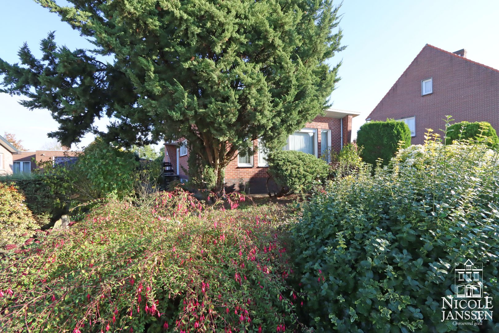 Mooi verzorgde split-level woning op unieke locatie in het mooie Aldeneik foto 37