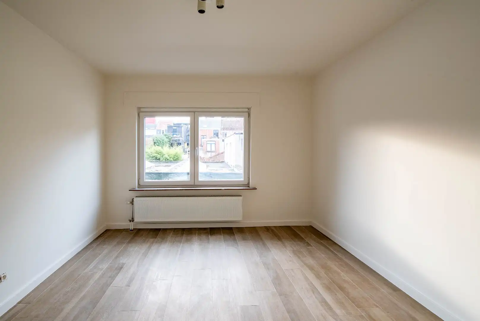 Volledig gerenoveerd appartement met 2 slk en terras foto 11