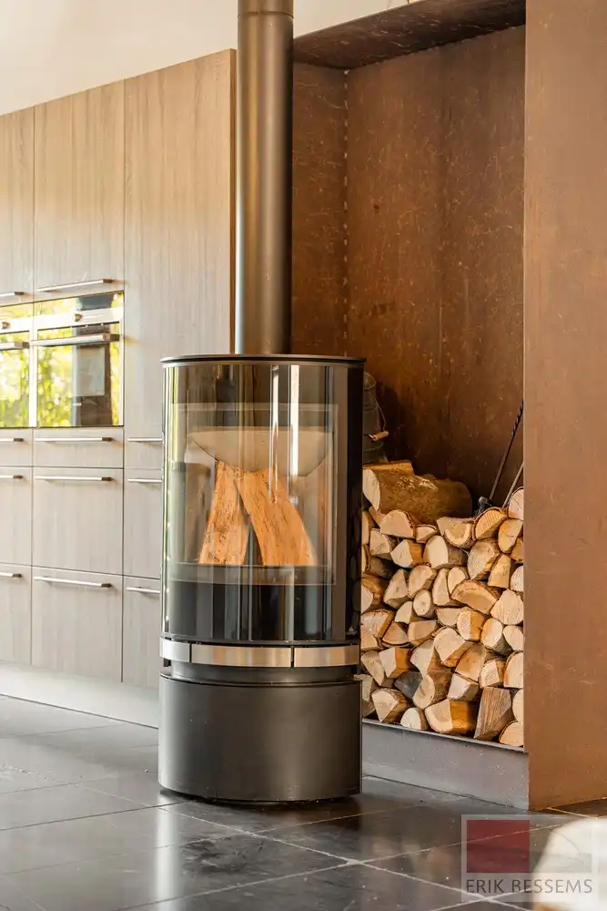 Indrukwekkend en uiterst charmant vakwerk landhuis, Veurs 31 te Sint-Martens-Voeren hartje Voerstreek. foto 20