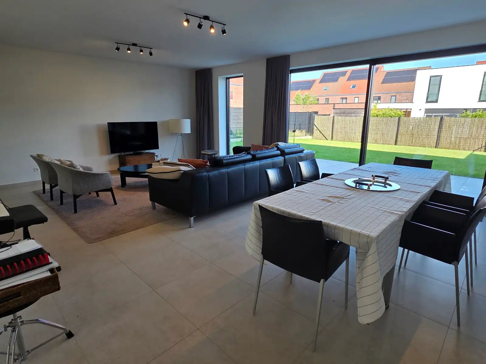Instapklare recente woning met mooie tuin!!! foto 4