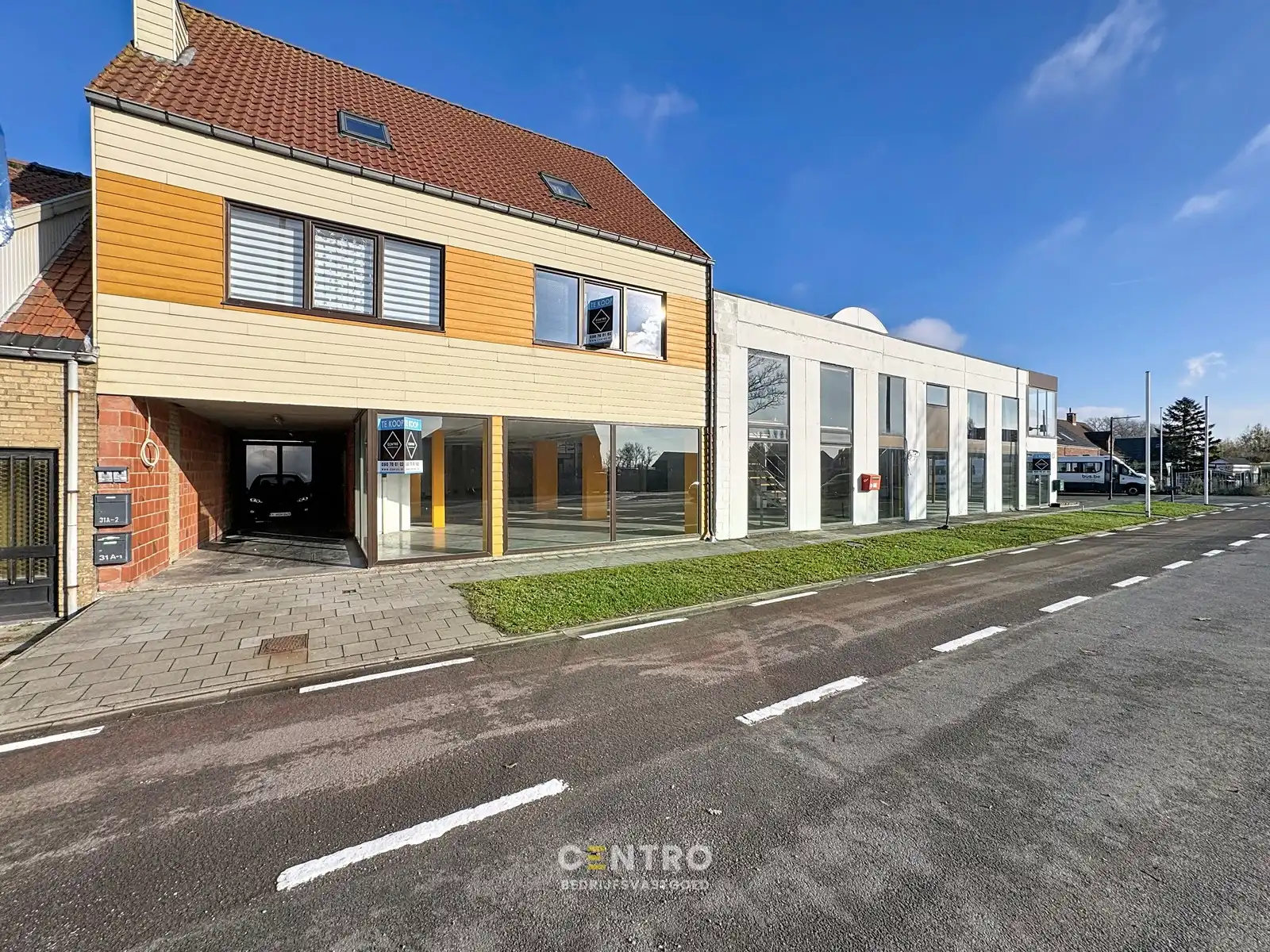 Opslagruimte met showroom en 3 verhuurde appartementen op 3.682m2! foto 38
