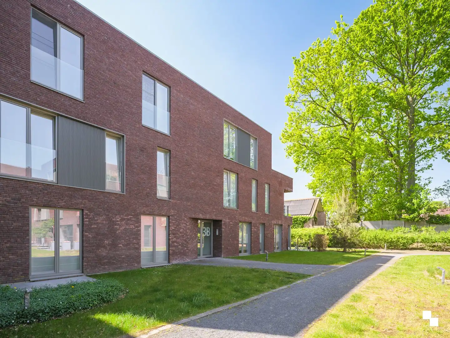 Gelijkvloers appartement omgeven door groen aan de Sint-Denijskerk foto 16