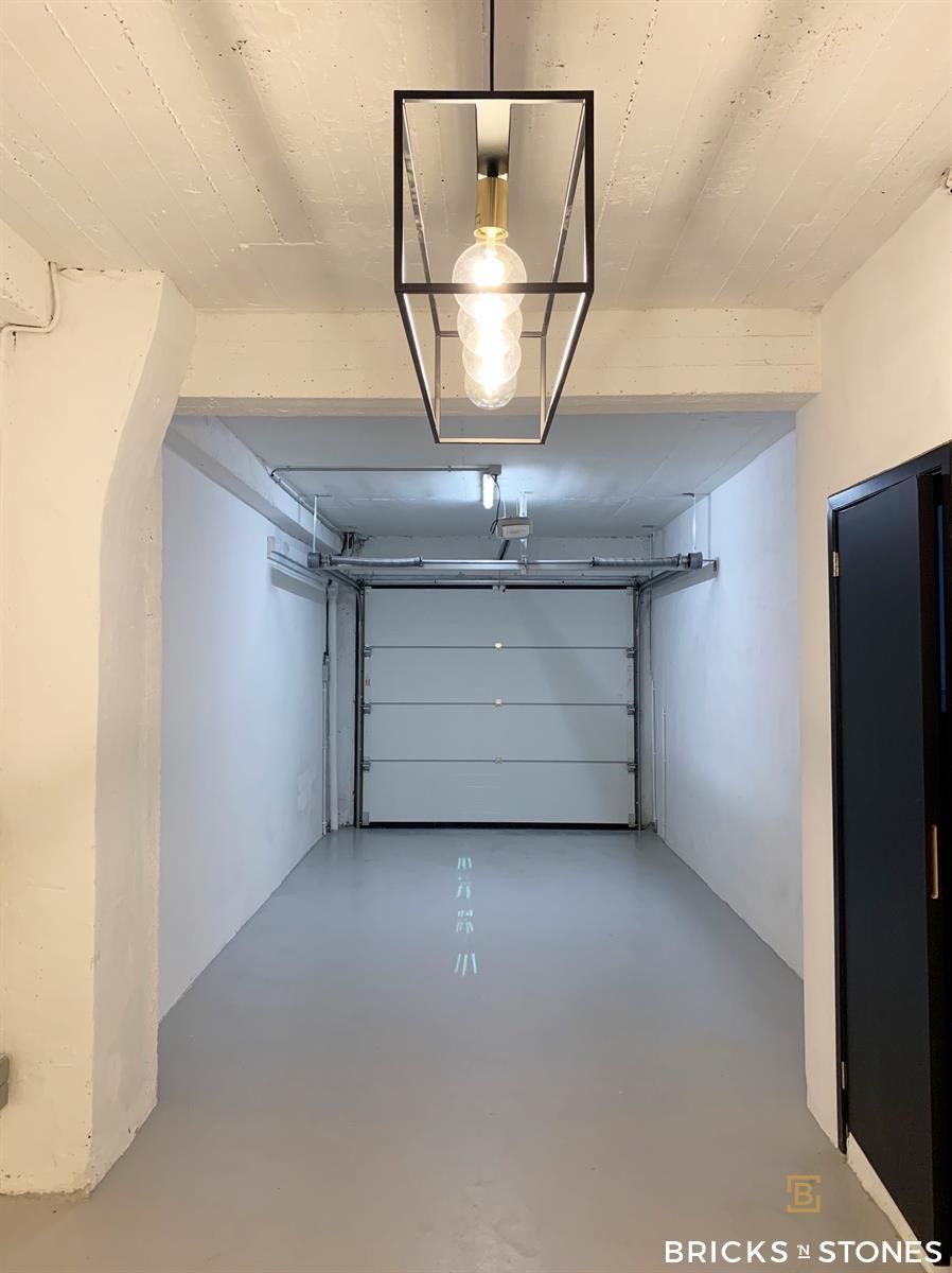 Magazijn met gesloten garagebox foto 2