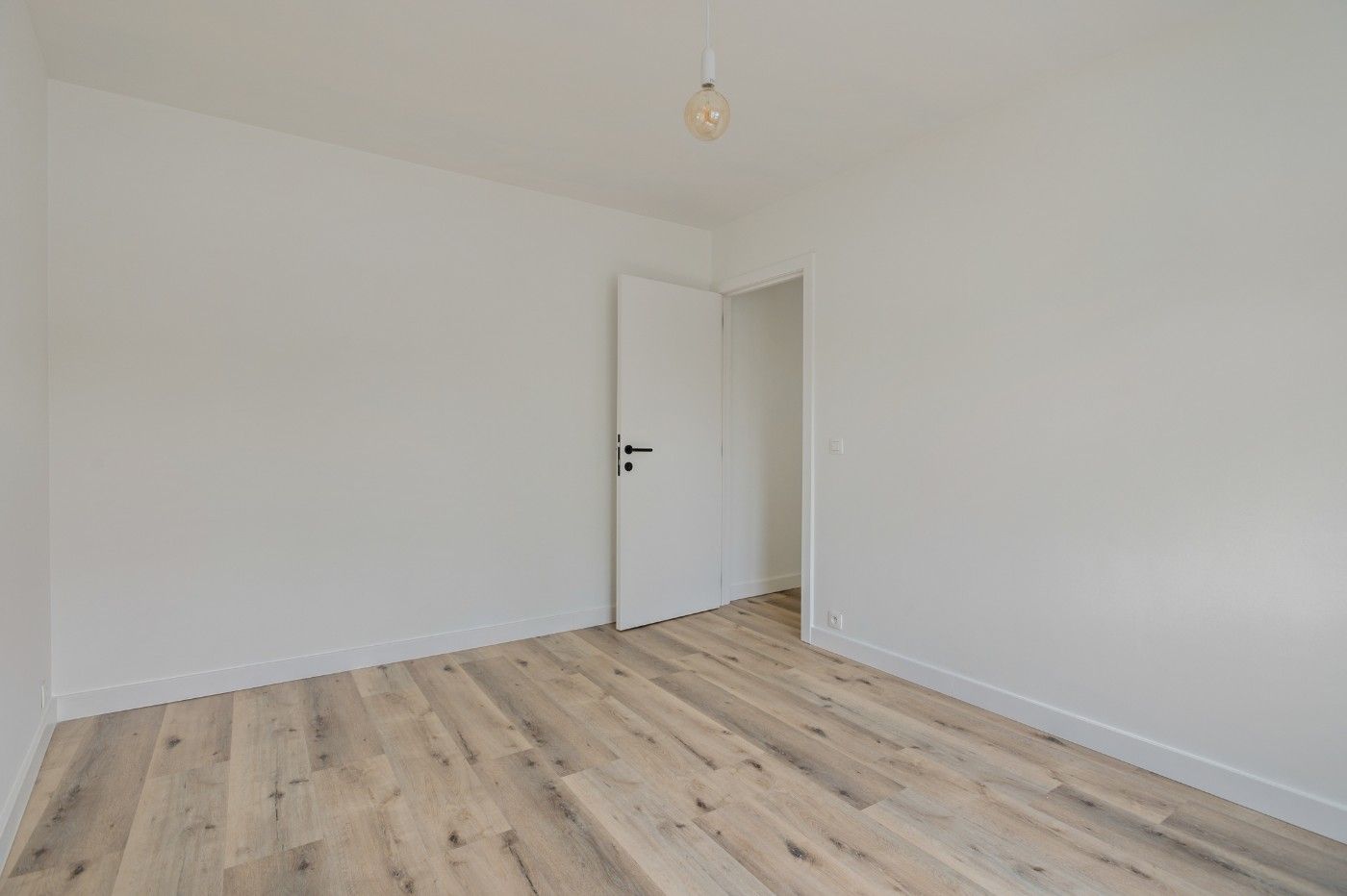 Volledig gerenoveerde, instapklare woning met 3 slpk., tuintje en garage foto 22