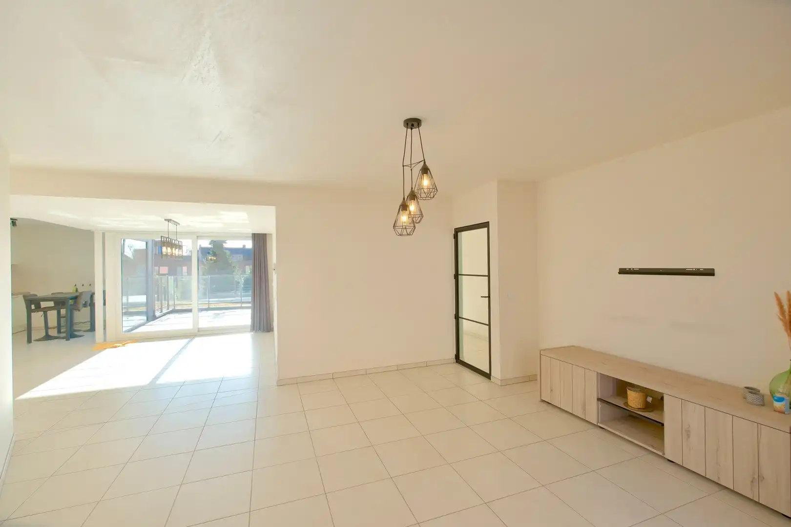 Recent app. met 2 slpks, prachtig terras en staanplaats! foto 5