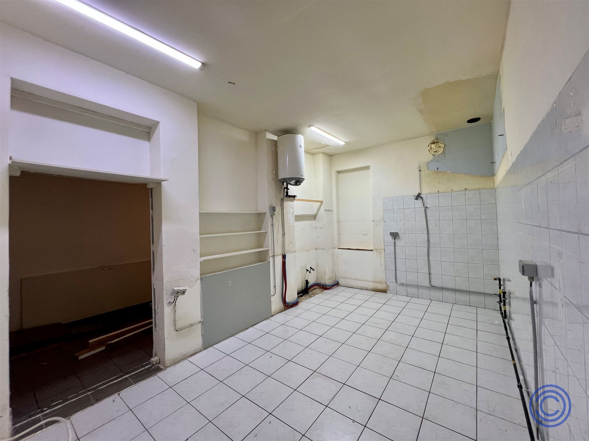 Handelspand ca. 145m² met hoge plafonds op AAA-locatie! foto 8