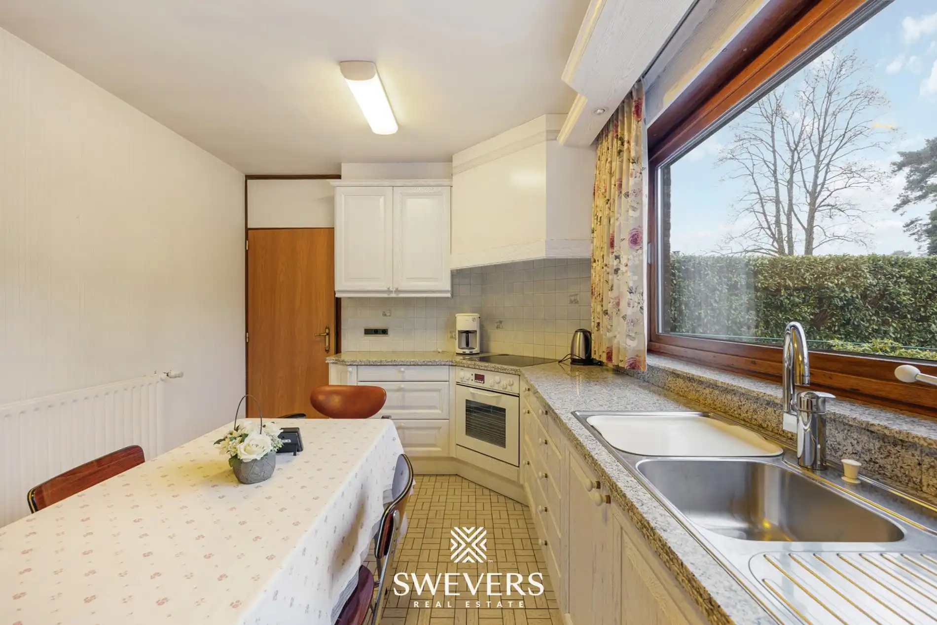 Vrijstaande woning met 329 m² wooncomfort, praktijkruimte en grote tuin foto 10