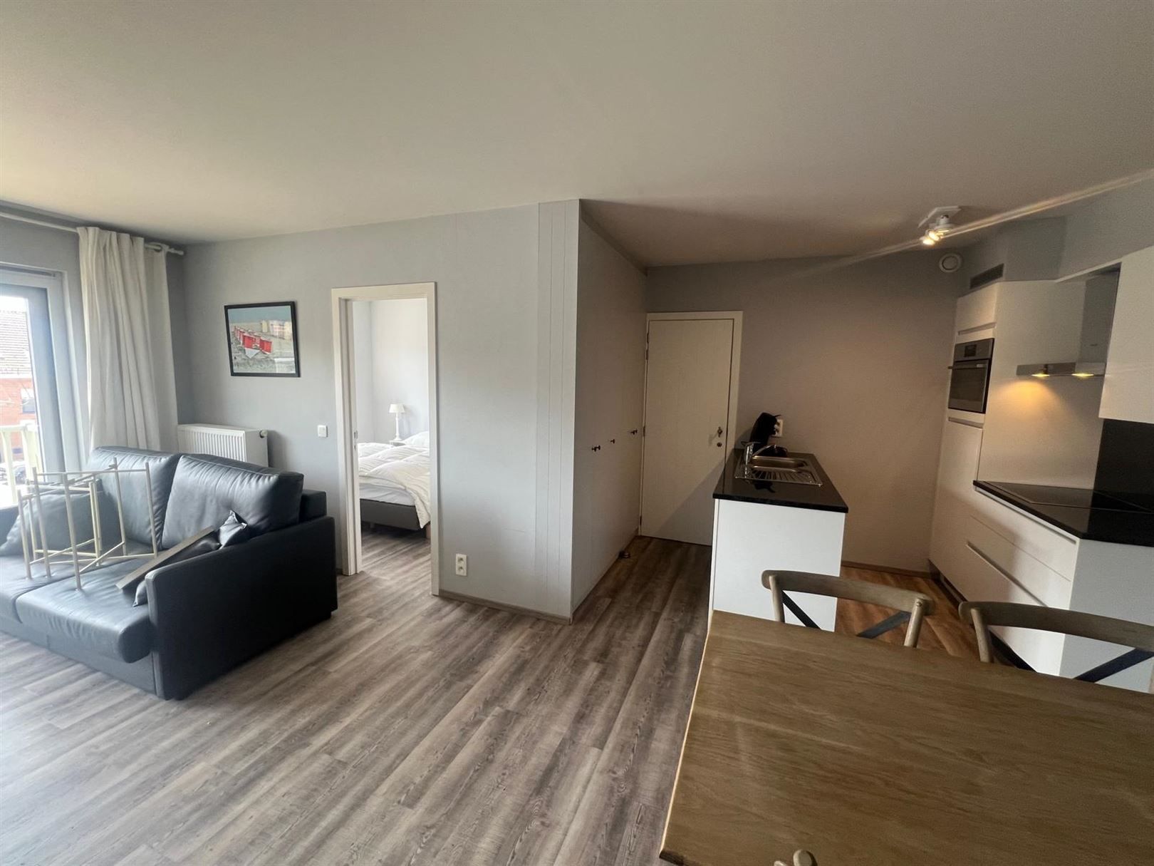 Jaarbasis - Prachtig gemeubeld 2 kamer appartement inlusief binnenparking foto 4