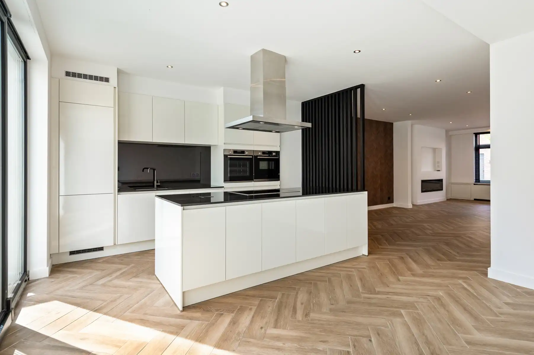 Instapklare gezinswoning met 4 slaapkamers, tuin en garage foto 9