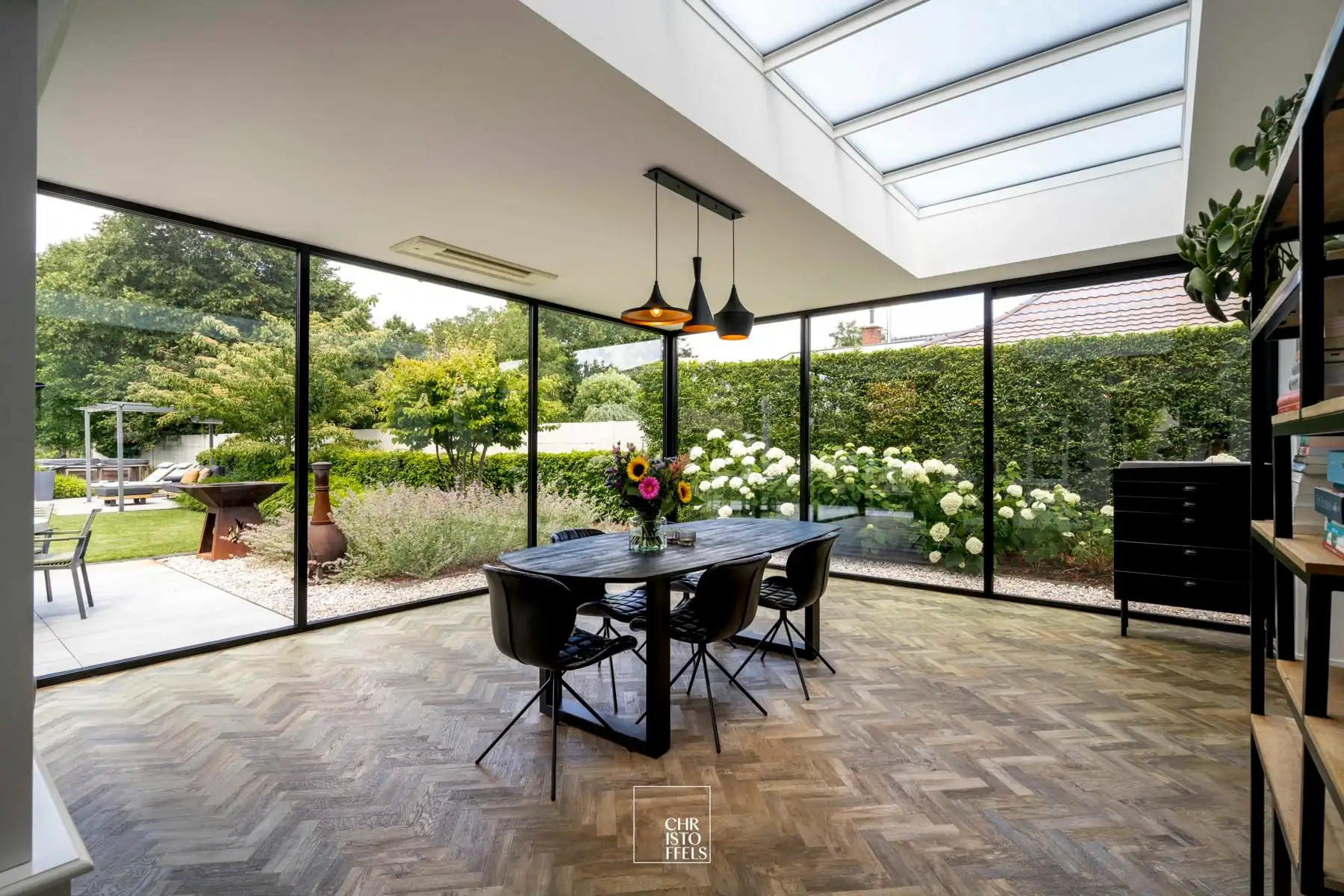 Eigentijdse gerenoveerde villa op een riant perceel van 1.986 m² foto 3