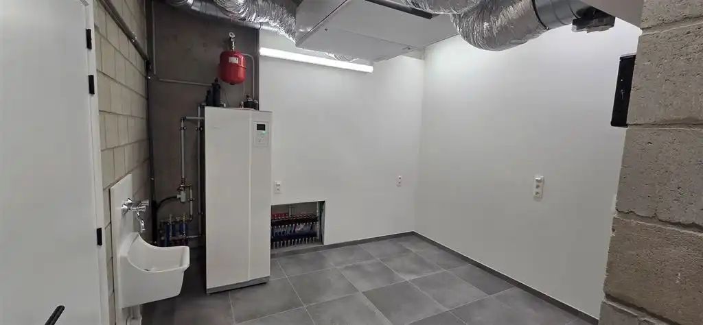 Zeer mooie handelsruimte/kantoor op fantastische locatie foto 7