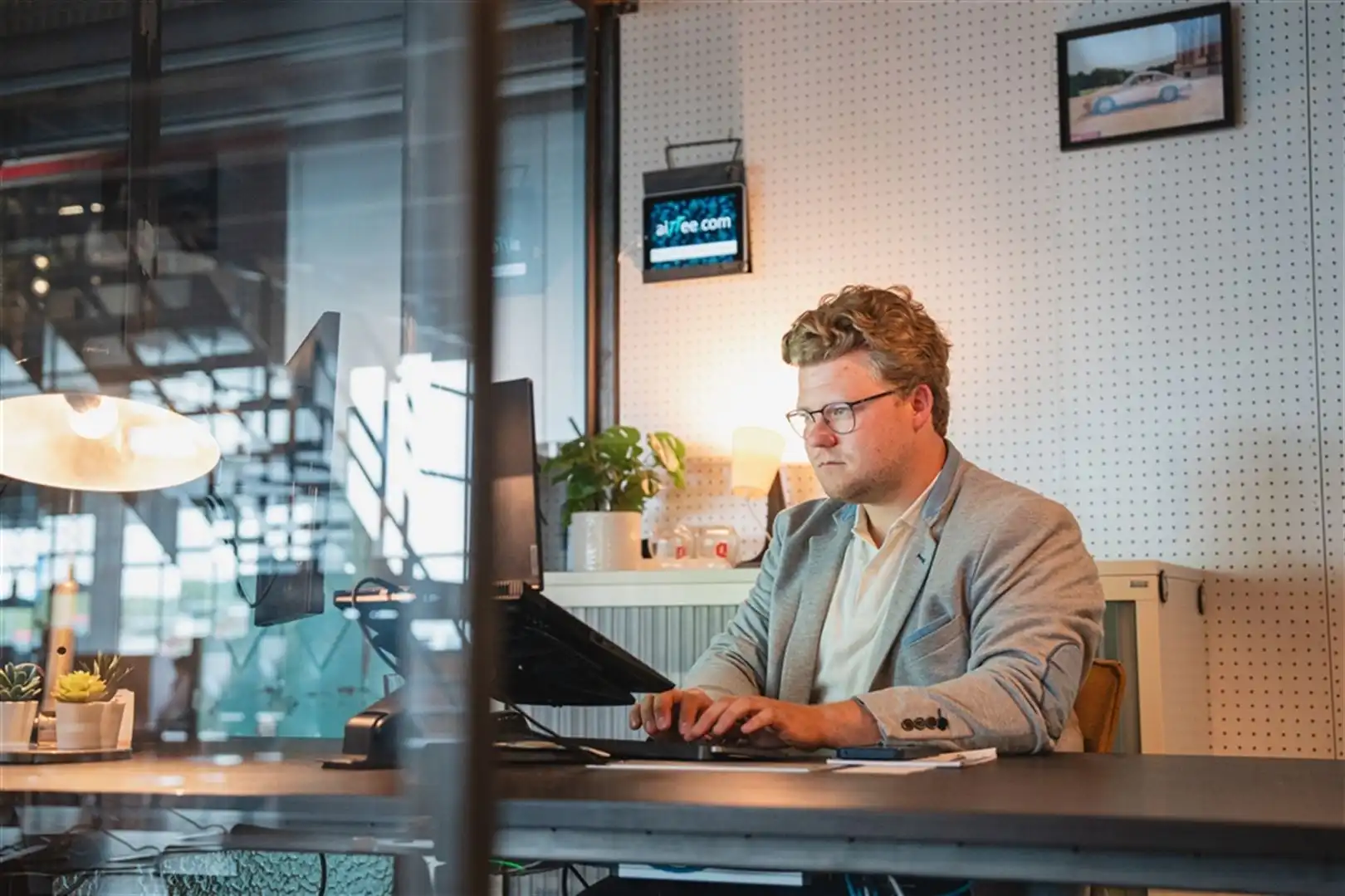 Kantoorgebouw foto 10