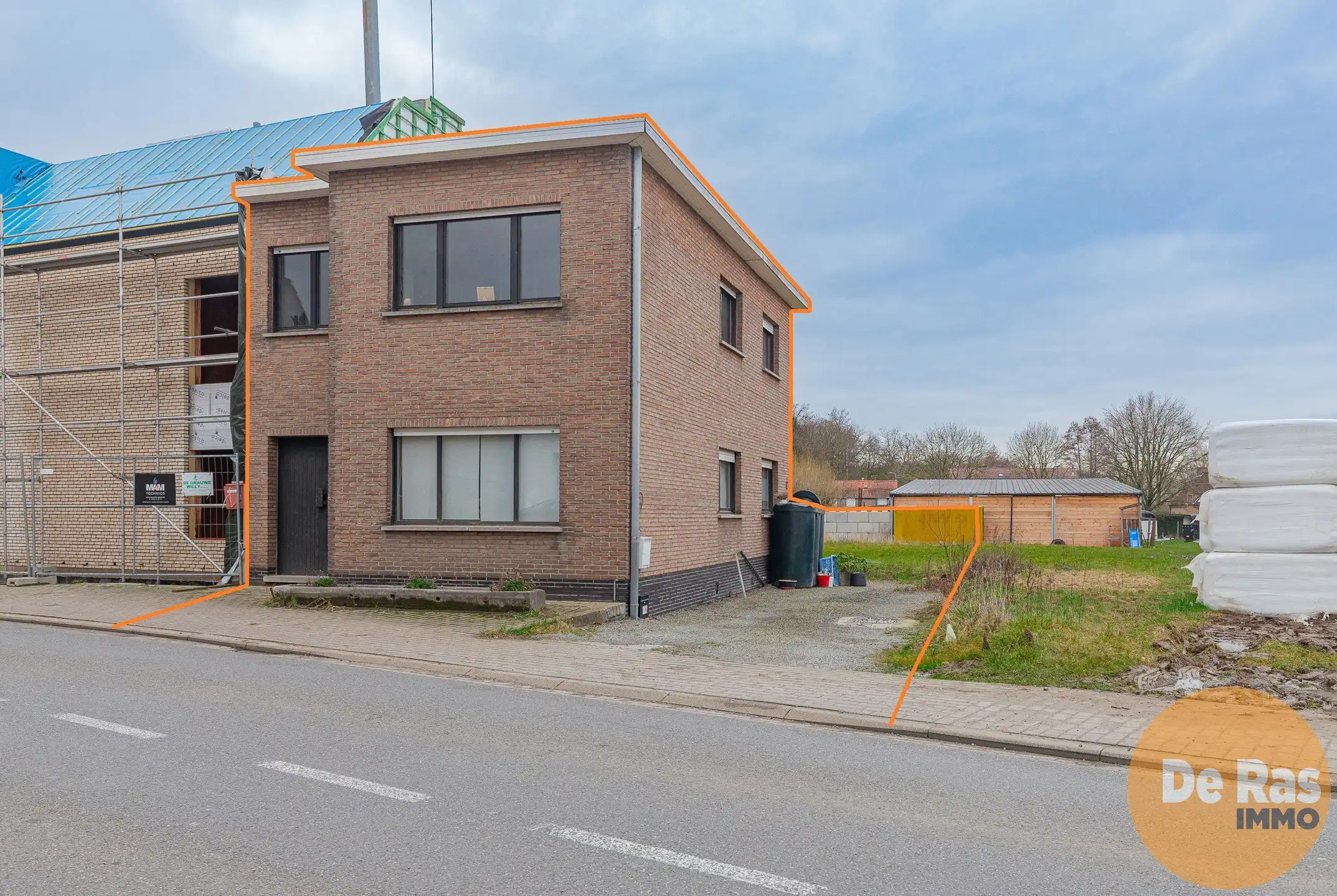 Hoofdfoto van de publicatie: LEBBEKE - Leuke halfopen woning met 3 slaapkamers en tuin