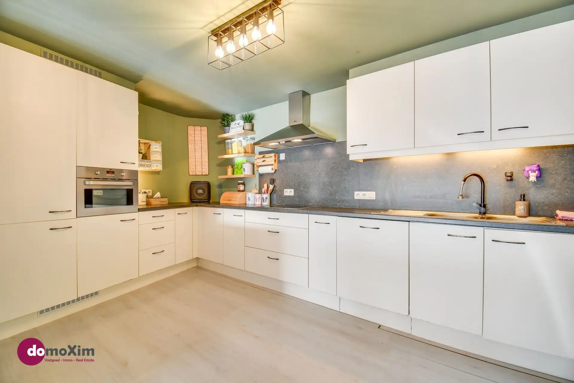 Praktische woning met mooie tuin en uitstekende bereikbaarheid foto 7