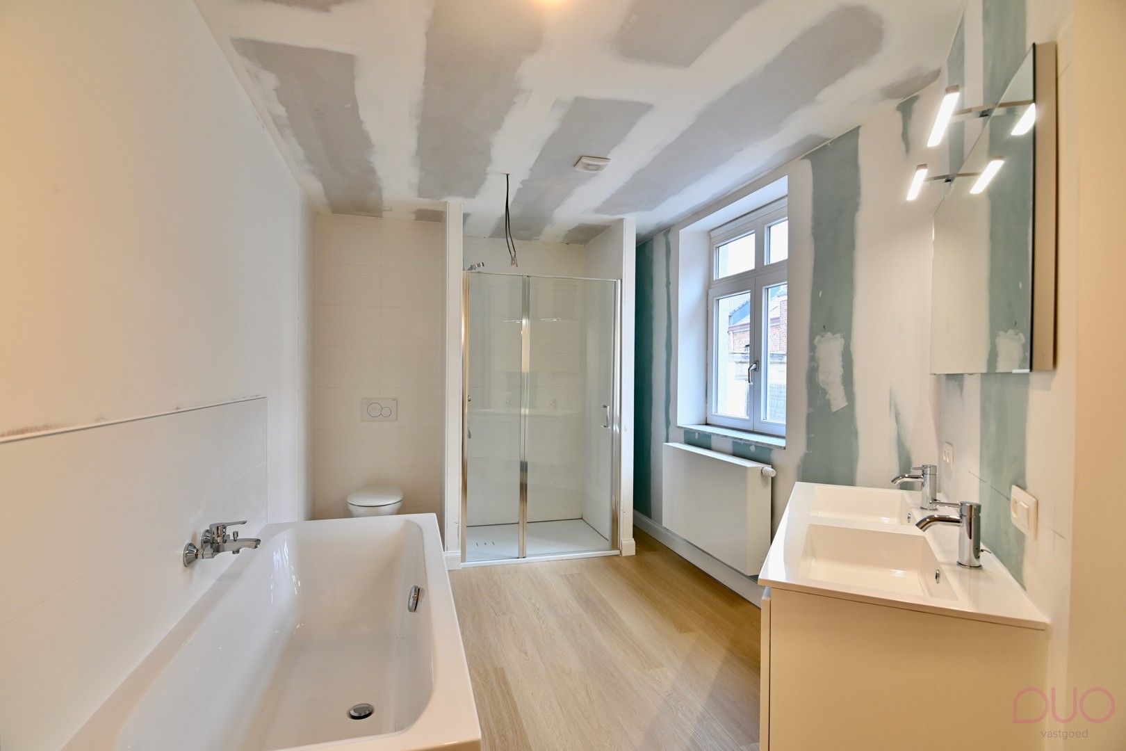 Instapklare herenwoning in het hartje van Sint-Truiden met 6 slaapkamers foto 15