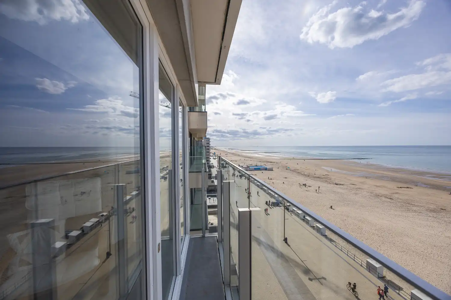 Prachtig gerenoveerd appartement in gerenoveerd gebouw met frontaal zeezicht! foto 10