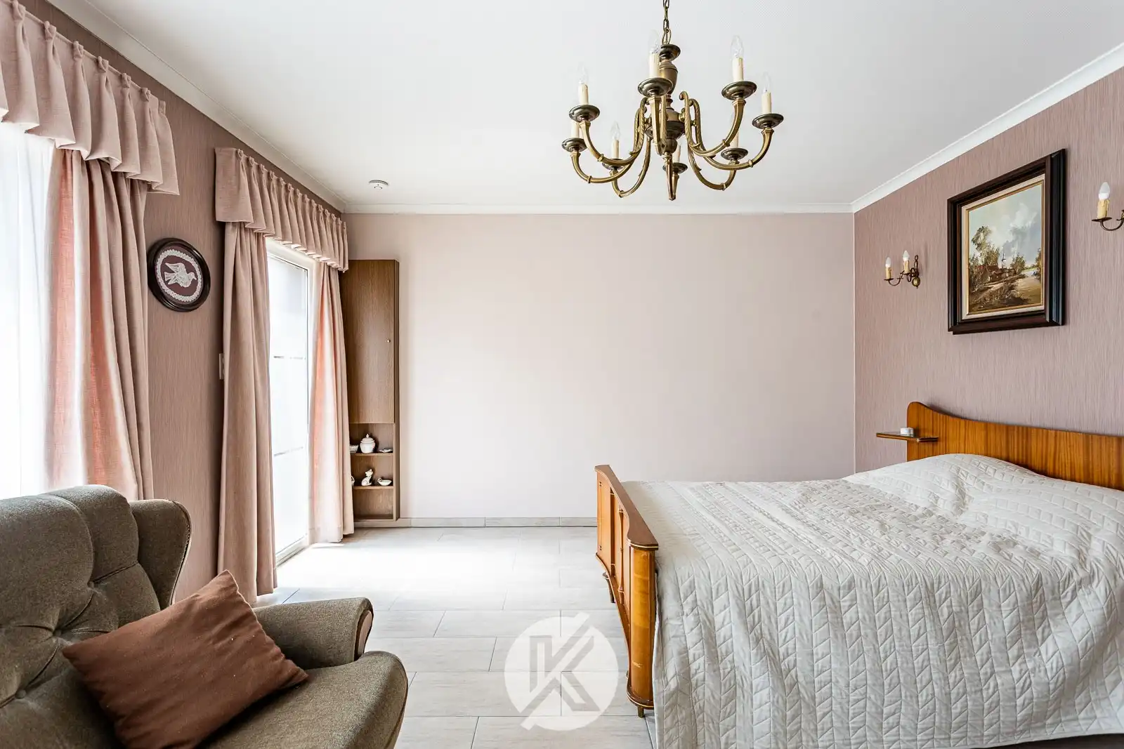 Robuuste halfopen woning met mooie mogelijkheden foto 6