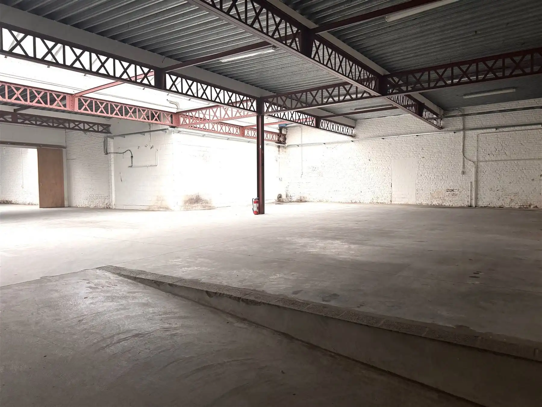 Multifunctionele loods te huur - 1725m² foto 3