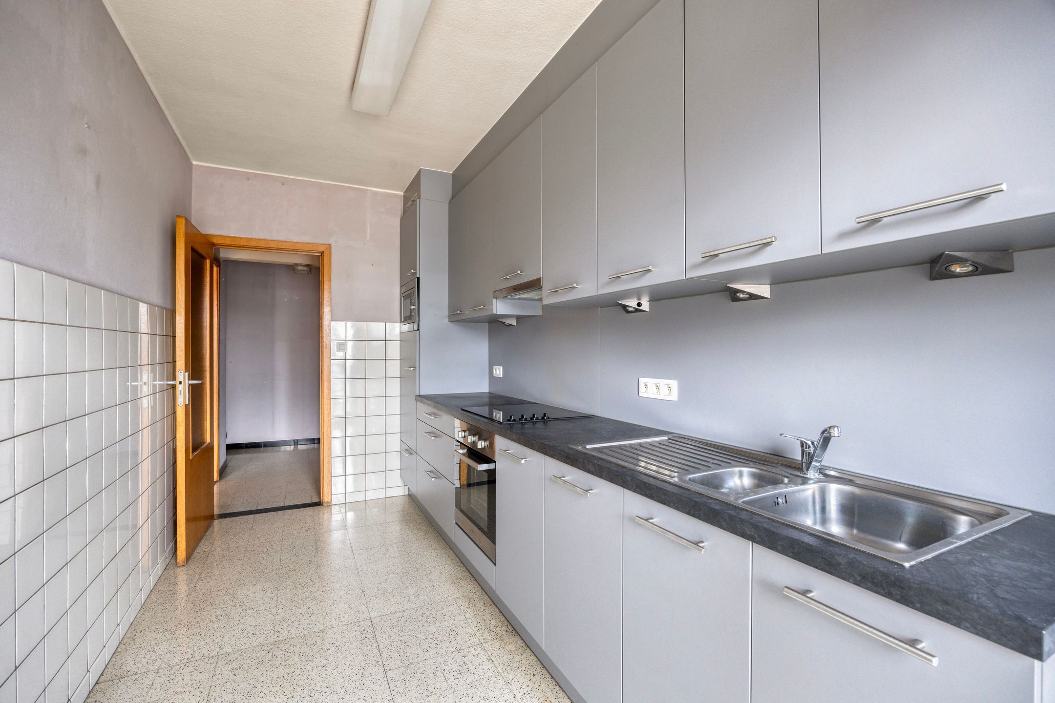 Ruim appartment aan de stadsrand foto 8