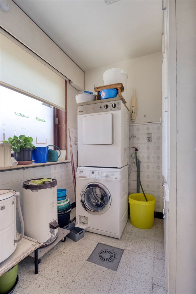 Vrijstaande woning met 4 slaapkamers, ruime tuin en garage op een riant perceel van 9a99ca, rustig gelegen nabij het centrum van Maaseik.  foto 15