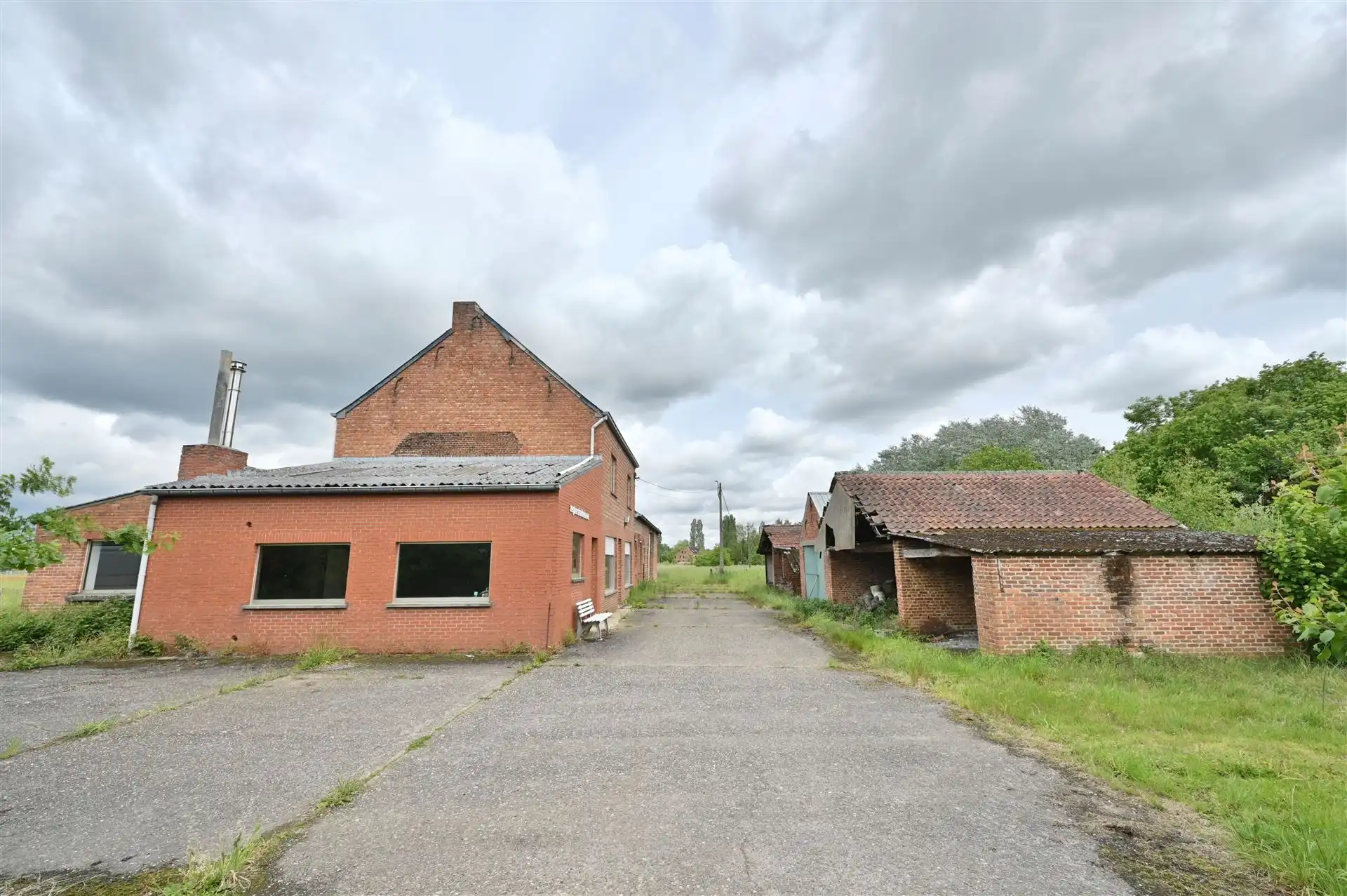 Te renoveren hoeve op rustige locatie foto 2
