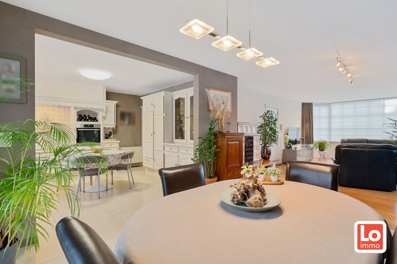 VERKOCHT! Charmante alleenstaande woning met grote tuin te Sint-Amandsberg! foto 8