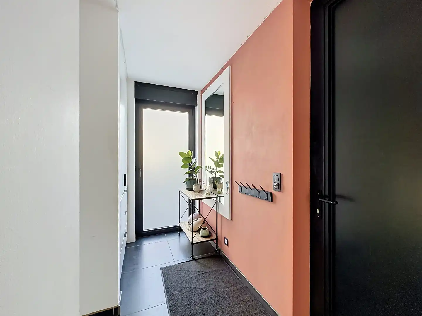 Lichtrijke woning met zwembad op rustige locatie! foto 9