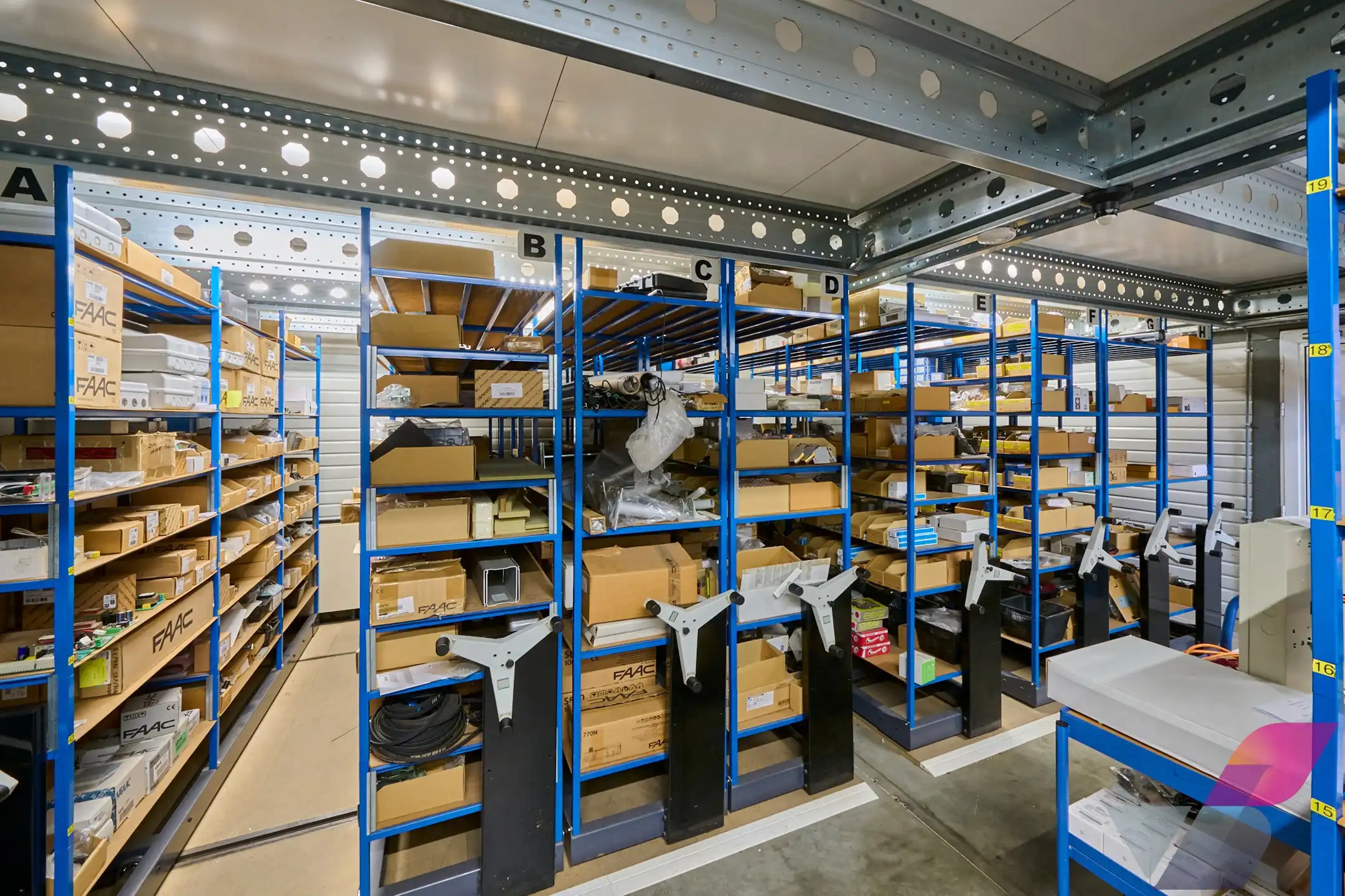 MULTIFUNCTIONEEL GEBOUW OP MOOIE ZICHTLOCATIE foto 13