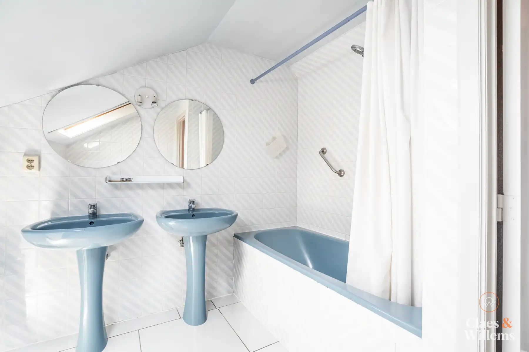 Ruime bel-etagewoning nabij centrum Halle foto 11